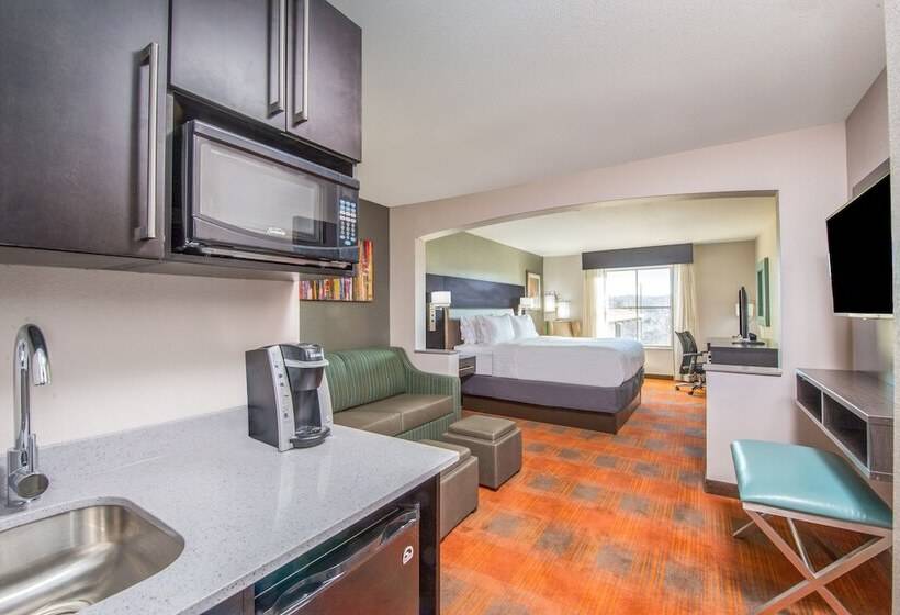 스위트, Holiday Inn Express Shawnee, An Ihg
