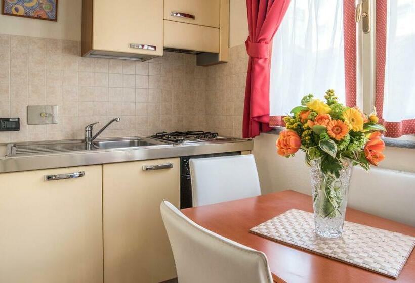 استودیو کامفورت, Loger Confort Residence & Apartments