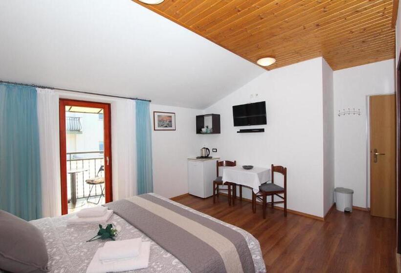 스탠다드 발코니 룸, Rooms And Apartment Matosevic