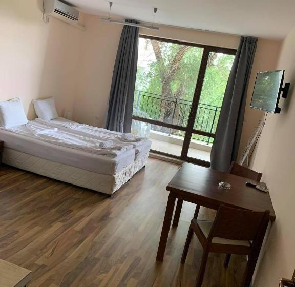 إستديو قياسى مزود بشرفة, Cantilena Complex