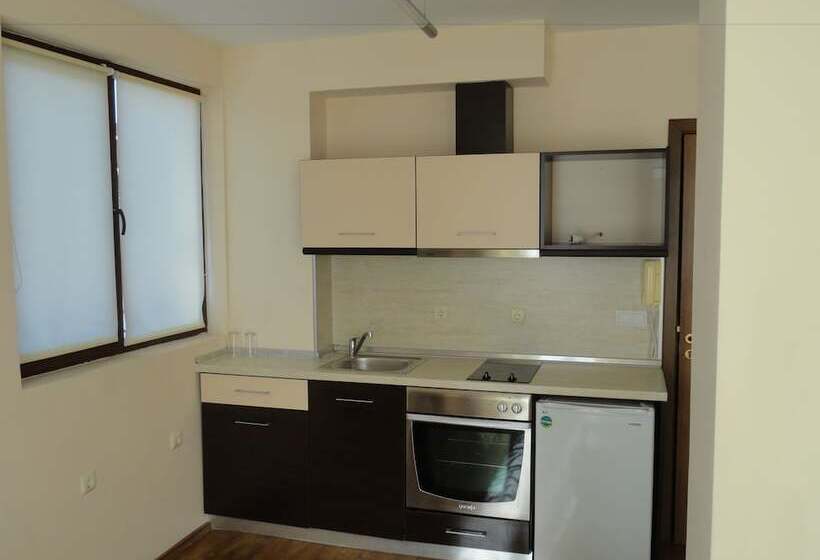 إستديو قياسى مزود بشرفة, Cantilena Complex