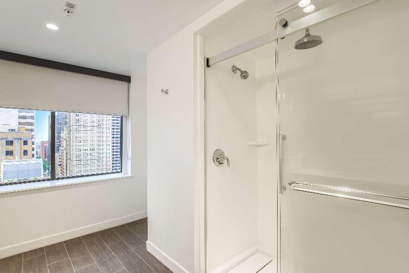 סטודיו פרמיום, Hampton Inn & Suites Dallas Downtown