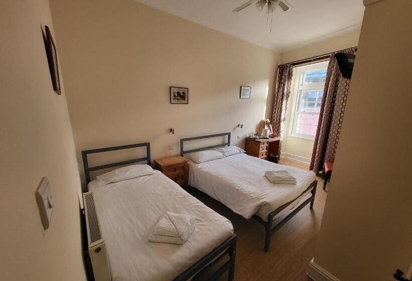 스탠다드 트리플 룸, Royal Britannia