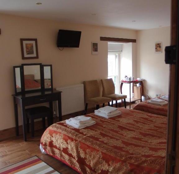 4인용 스탠다드 룸, Royal Britannia