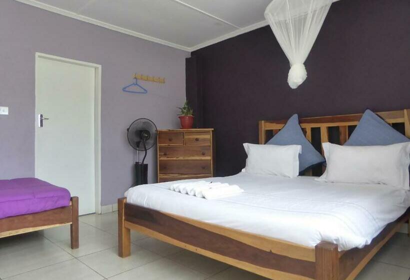 اتاق استاندارد با سرویس بهداشتی مشترک, Natwange Backpackers