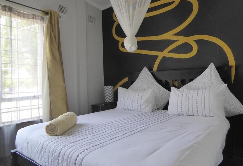 اتاق استاندارد با سرویس بهداشتی مشترک, Natwange Backpackers