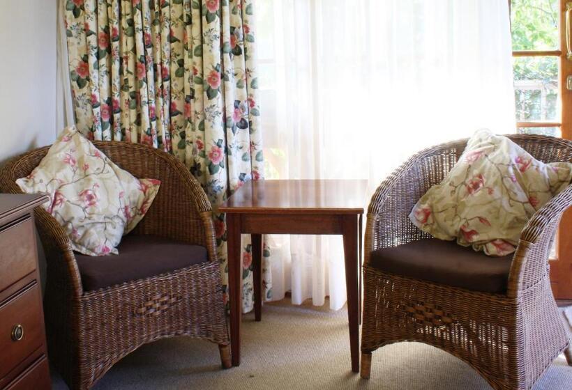 اتاق لوکس, The Jays Guest House
