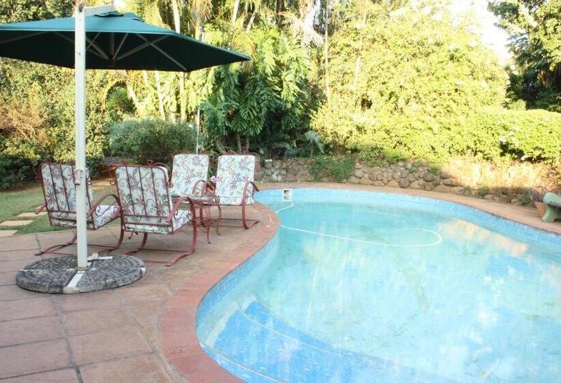 اتاق لوکس, The Jays Guest House
