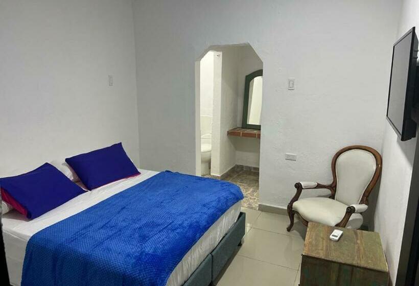 Номер Стандарт Трехместный, Room In Lodge   Tr A3d Hostel Room Near Castillo San Felipe With Pool And Wifi