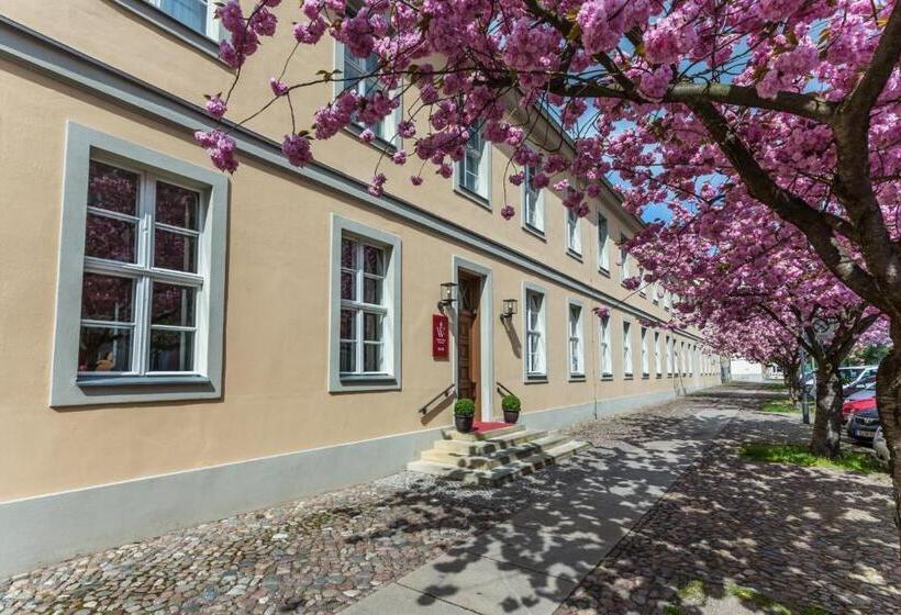 Номер Стандарт Индивидуальный, Am Großen Waisenhaus