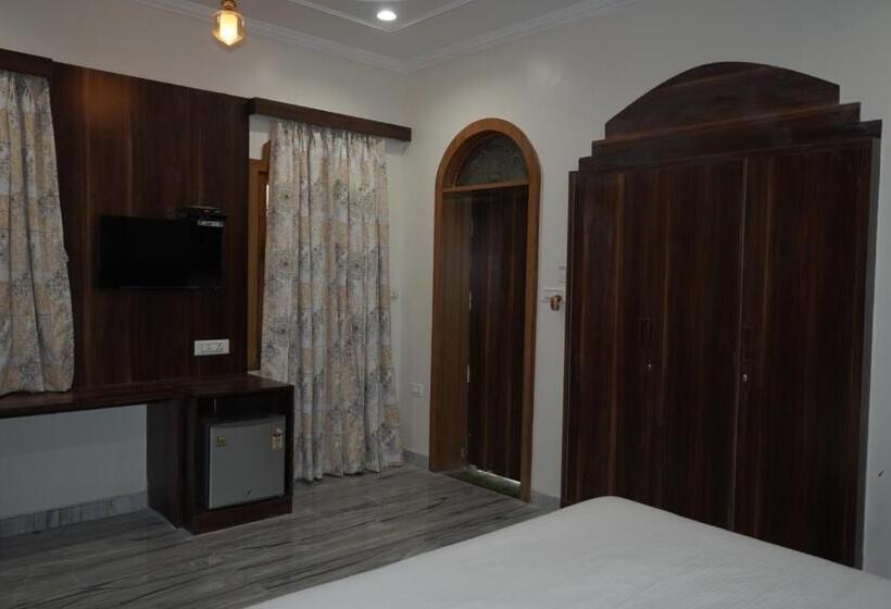 Номер Deluxe Кровать Кинг, The Orchard House   A Boutique