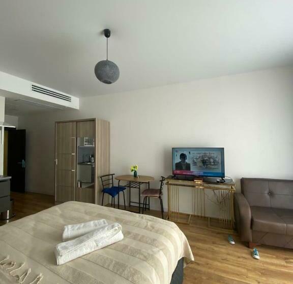 استودیوی سوپریور, Bianca Residential