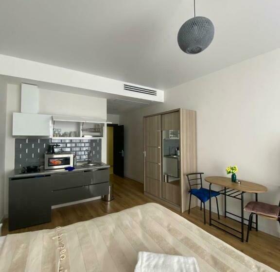 استودیوی سوپریور, Bianca Residential