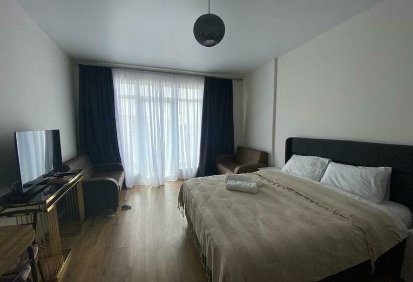 استودیوی سوپریور, Bianca Residential