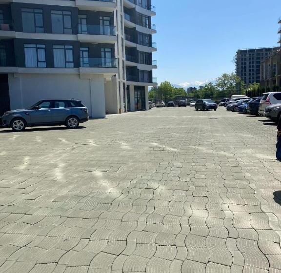 استودیوی سوپریور, Bianca Residential