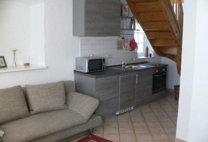 Апартаменты 2 Спальни, Alter Winzerhof Weisenheim Am Berg E.k