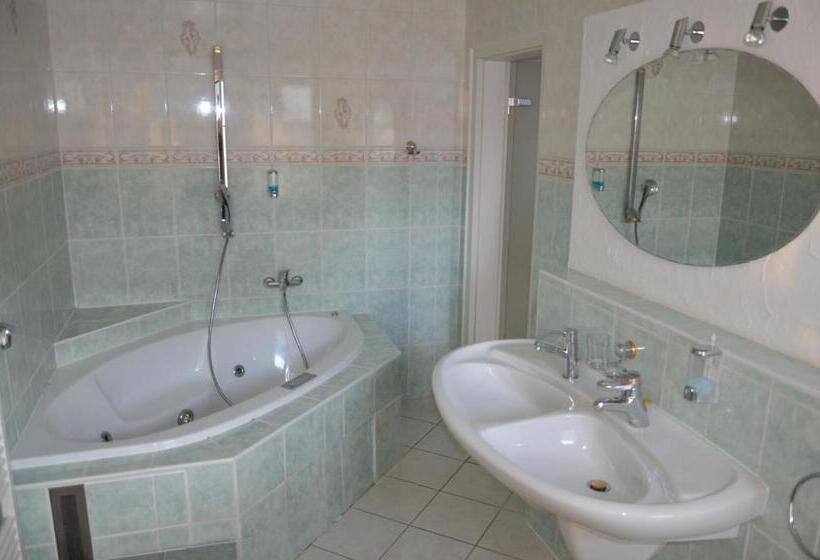 Апартаменты 3 Спальни, Pommerscher Hof