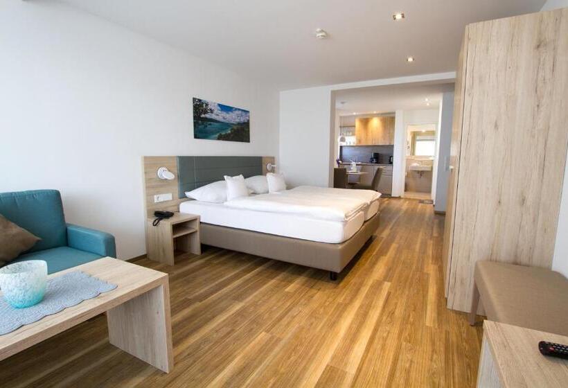 1 Bedroom Apartment Lake View, Seepark Garni