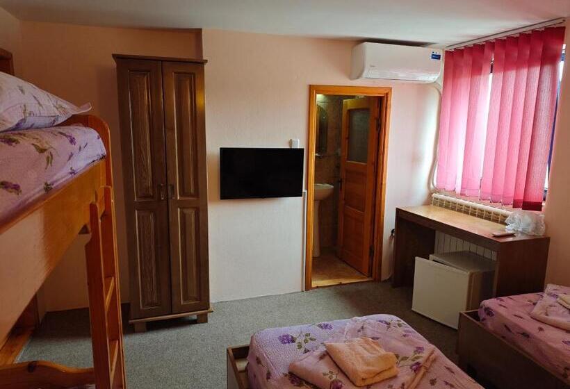 Четырехместный Номер Economy, Motel Azur Km36