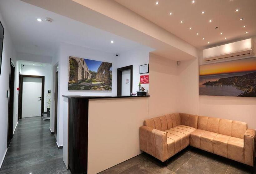 Triple Room Sea View, Adora S View