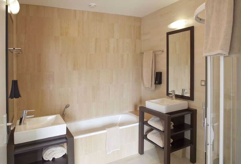 Люкс Вид на Реку, Logis Hôtel Terre De Loire