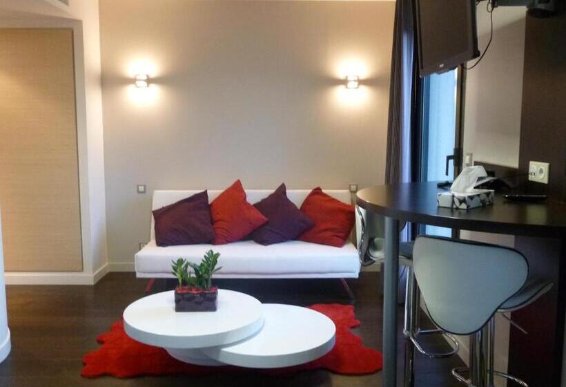 Люкс Вид на Сад, Logis Hôtel Terre De Loire