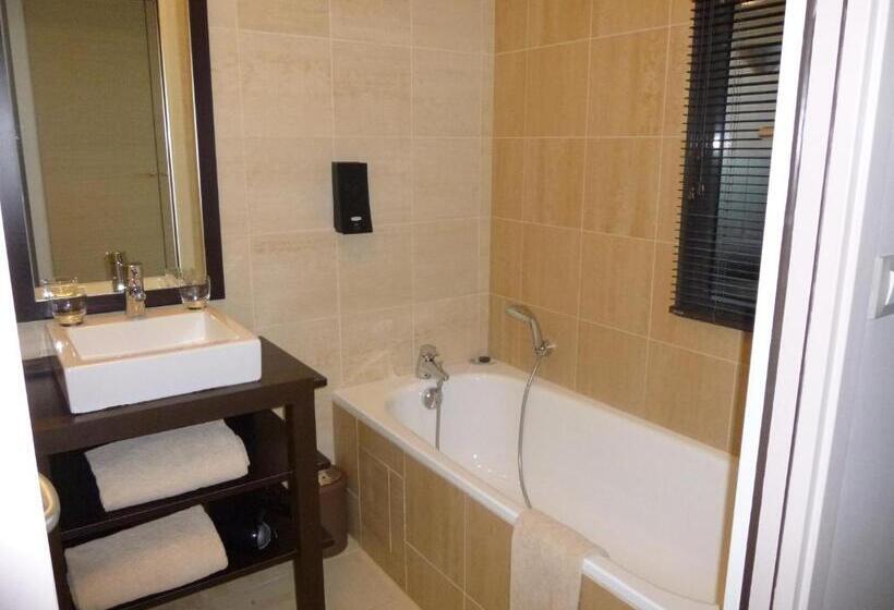 Номер Deluxe, Logis Hôtel Terre De Loire