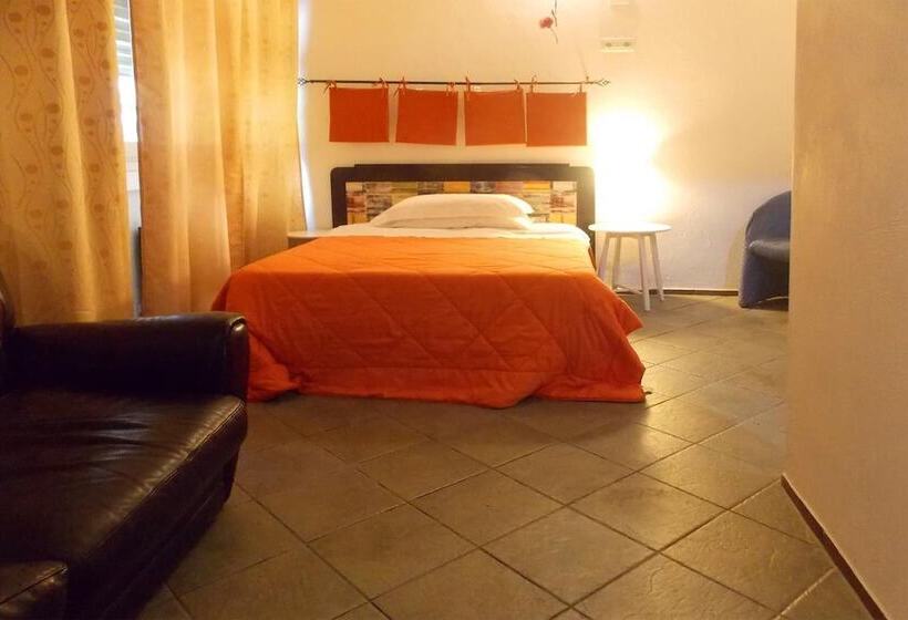 标准三人间, Hostel Colours