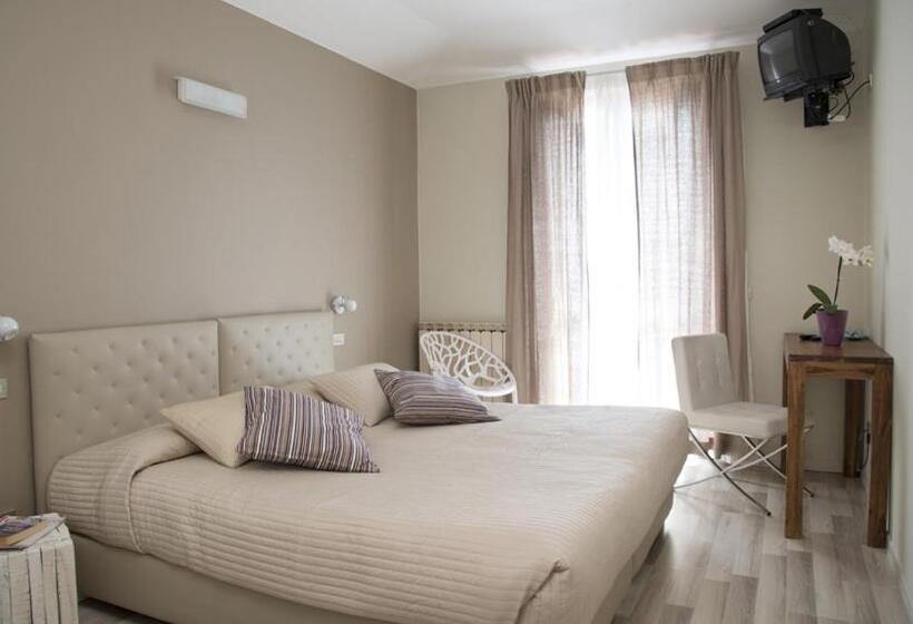 Superior room with lake view, Sole
