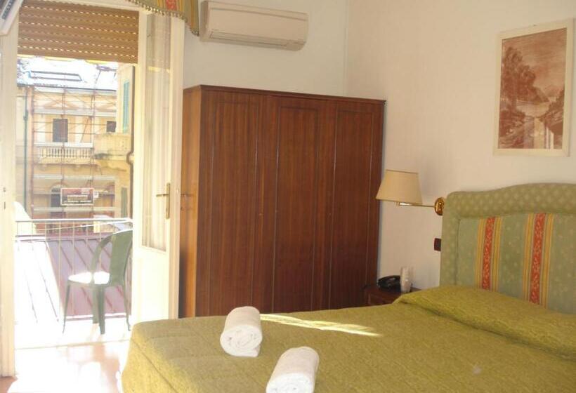 Comfort room with balcony, Ely