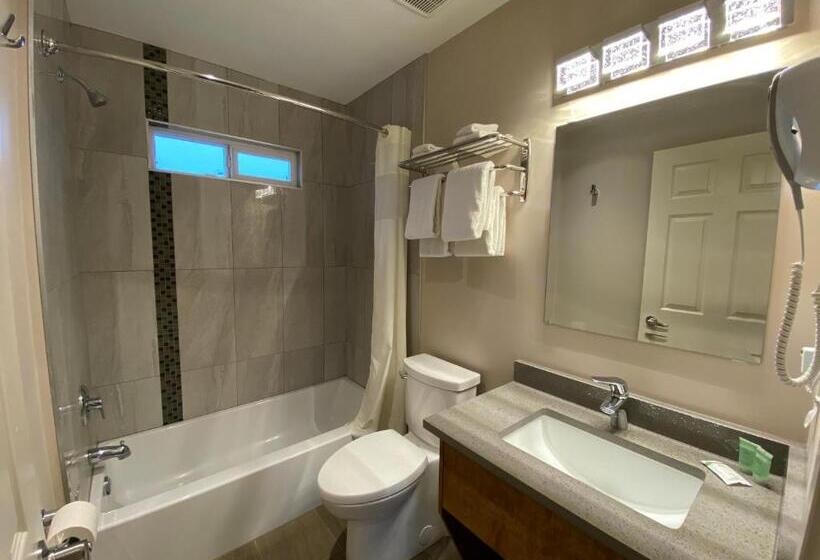 Люкс 2 Спальни, Sahara Courtyard Inn Osoyoos