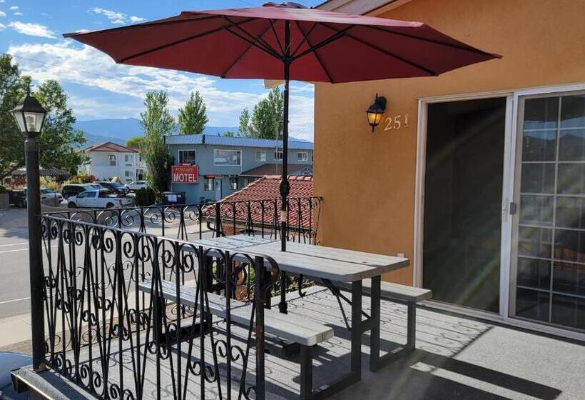 Люкс с Балконом, Sahara Courtyard Inn Osoyoos
