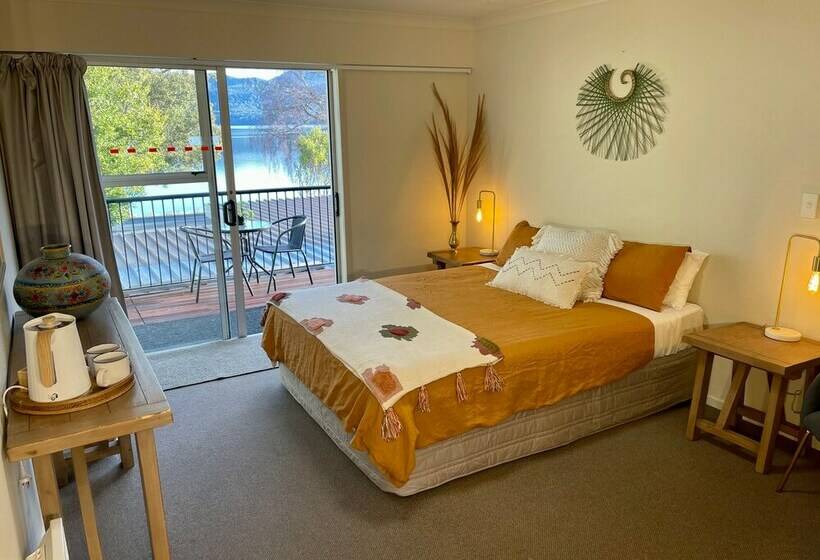 Номер Стандарт Трехместный, Te Anau Lakefront Backpackers
