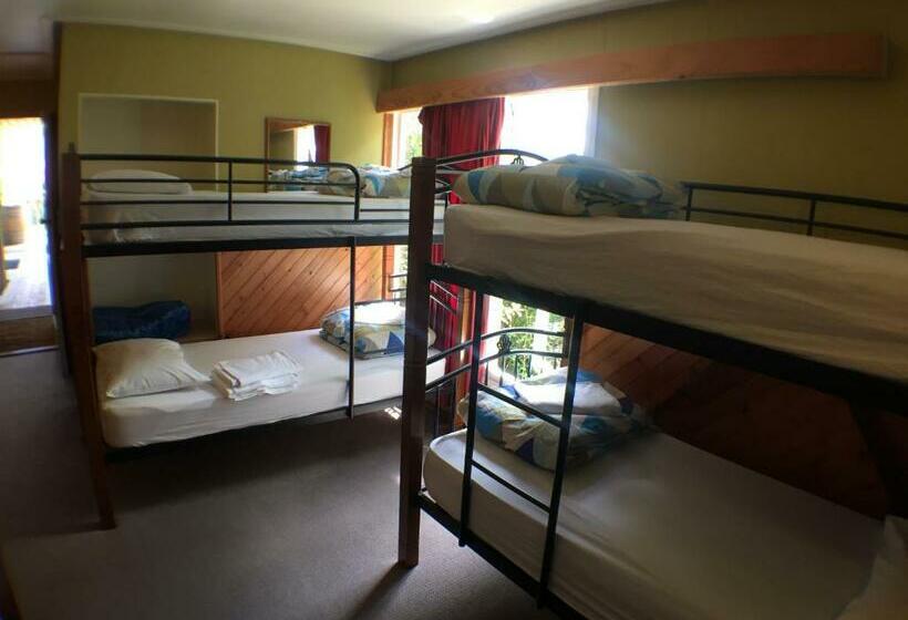 Кровать в Общей Комнате, Te Anau Lakefront Backpackers