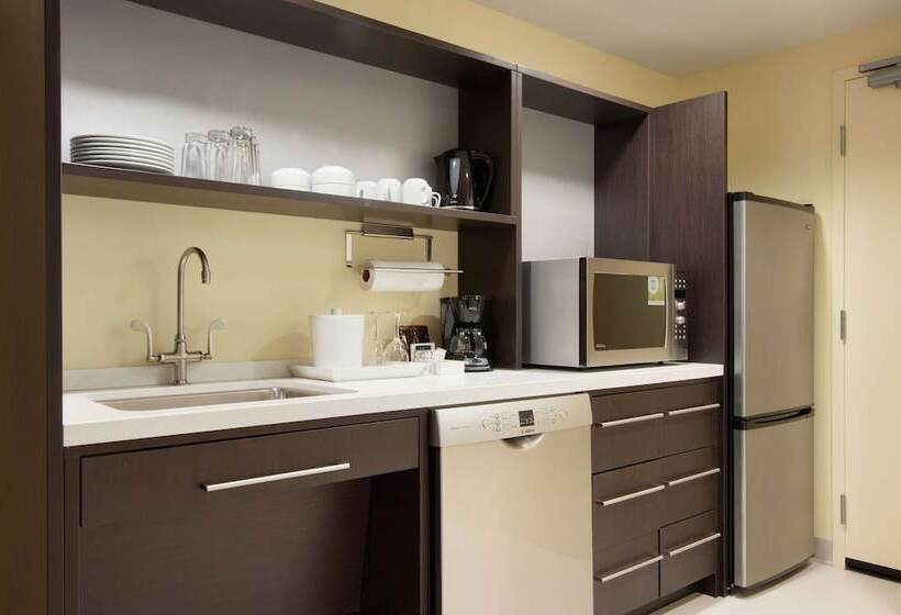 Люкс Адаптированный для Инвалидов, Home2 Suites By Hilton Fort St. John