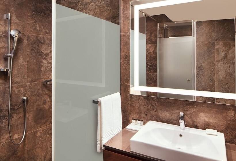 Номер Deluxe, Sheraton Grand Istanbul Atasehir