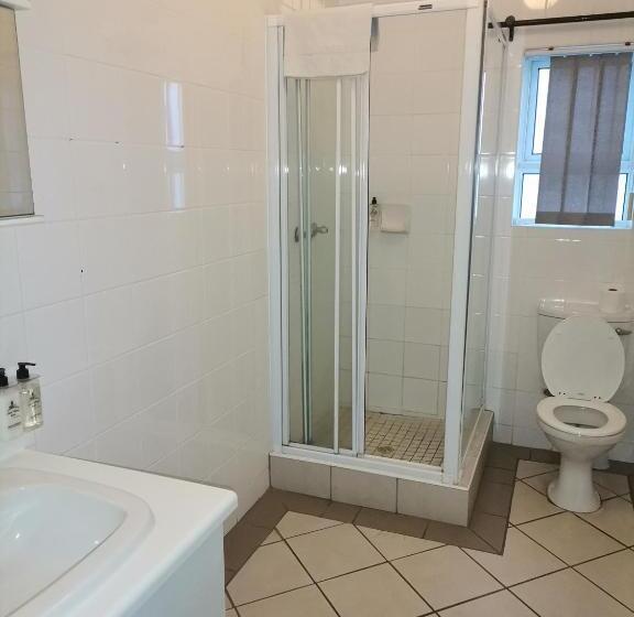 Дом 3 Спальни, Point Village Hotel And Self Catering