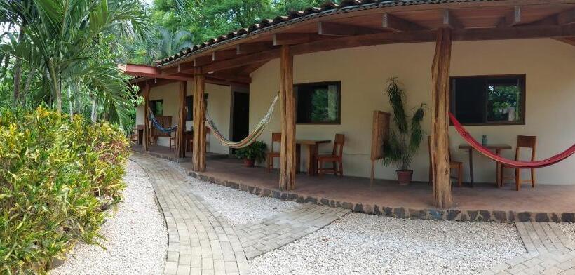 베이직 3인 룸, Indra Inn
