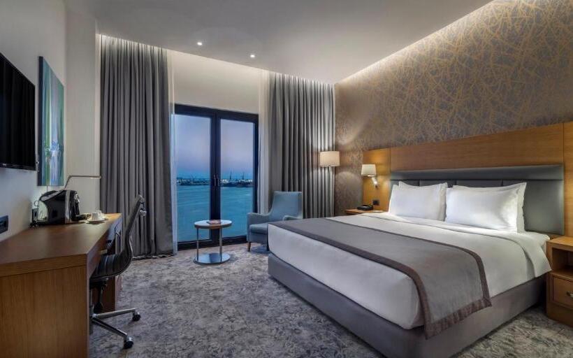 キングサイズベッドのスタンダードルーム, Holiday Inn Istanbul   Tuzla Bay, An Ihg