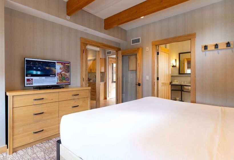 스위트, Moose Hotel And Suites