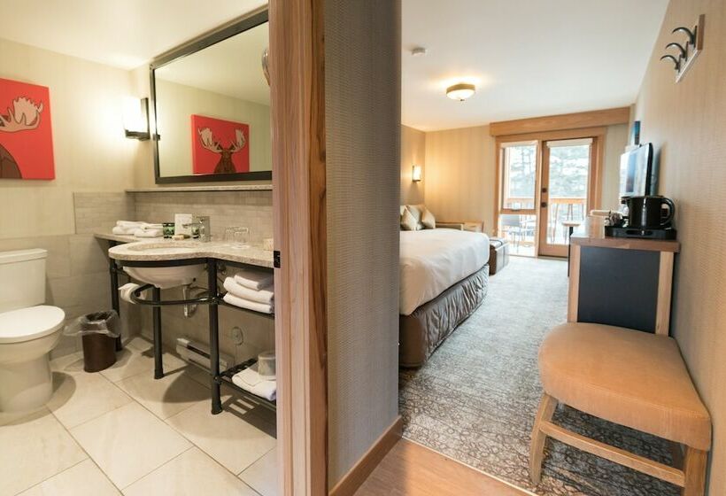 带大床的高级房间, Moose Hotel And Suites