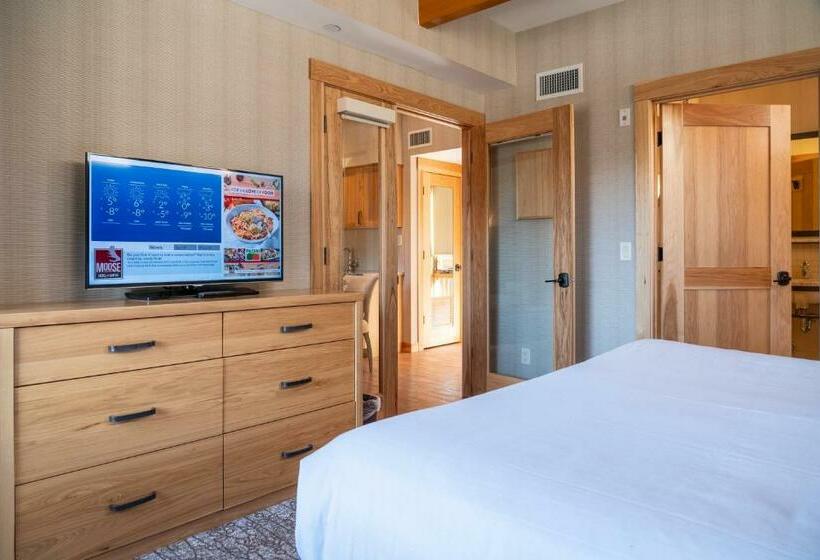 스위트, Moose Hotel And Suites