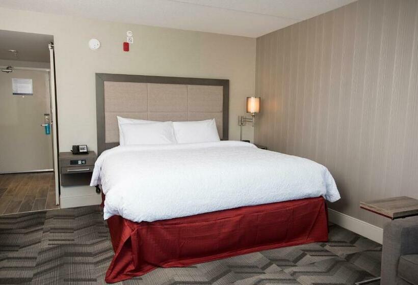 キングサイズベッドのスイートルーム, Hampton Inn & Suites By Hilton Thunder Bay