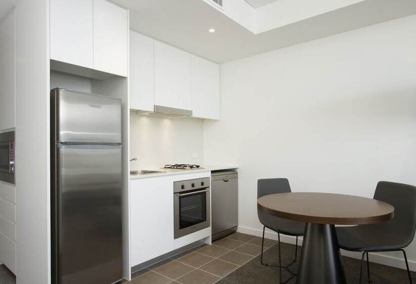 Студио Стандарт с Балконом, Silkari Suites At Chatswood
