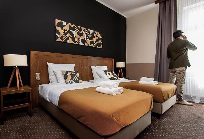Трехместный Номер Стандарт Вид на Сад, Zulian Aparthotel By Artery Hotels
