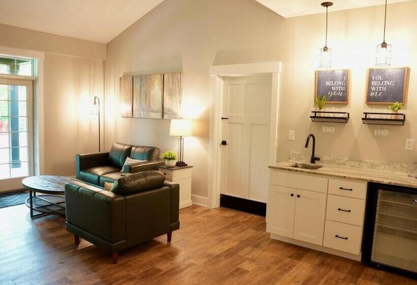 Люкс Повышенной Комфортности, Tall Oaks Resort