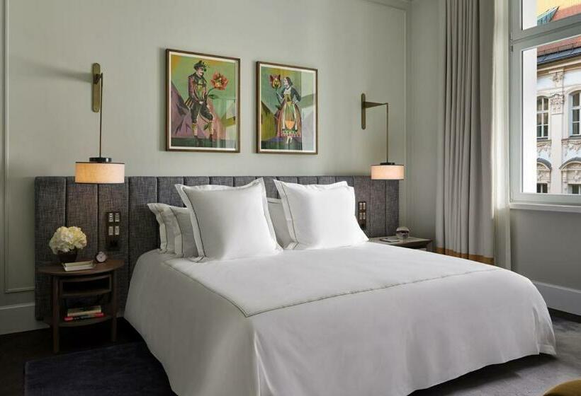 Полулюкс, Rosewood Munich