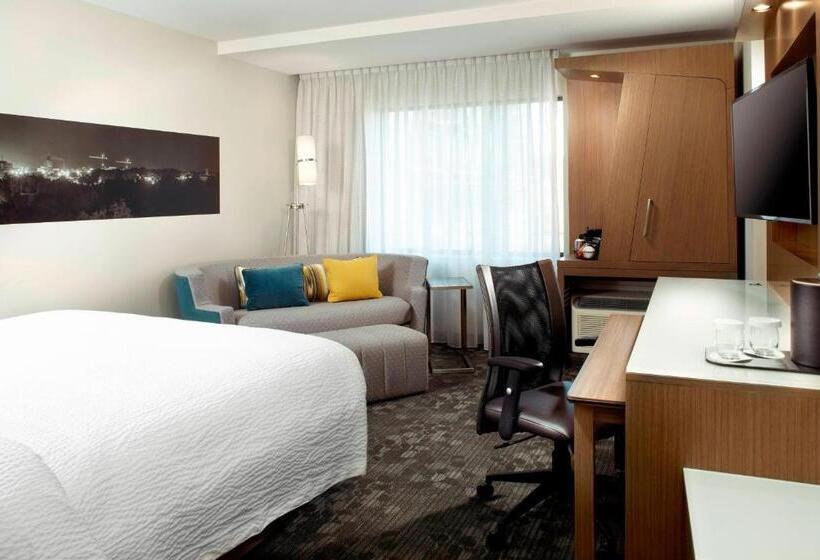 Номер Стандарт Кровать Кинг Адаптированный для Инвалидов, Courtyard By Marriott Akron Downtown