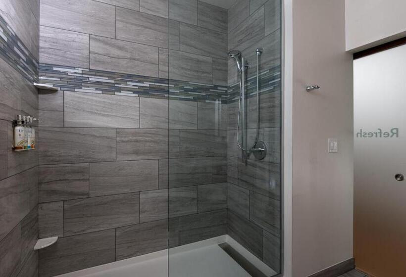 Номер Стандарт Адаптированный для Инвалидов, Even Hotel Omaha Downtown   Old Market, An Ihg