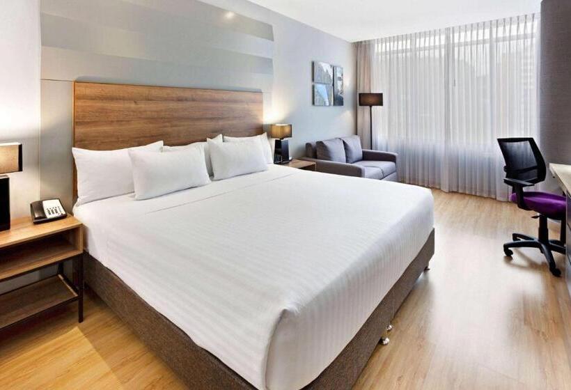 스탠다드 룸 킹사이즈 침대, La Quinta By Wyndham Medellin